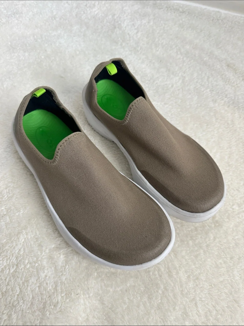 Oofos Oomg Eezee Women 7 Low Top Taupe Canvas Slip On Recovery Shoes Comfort